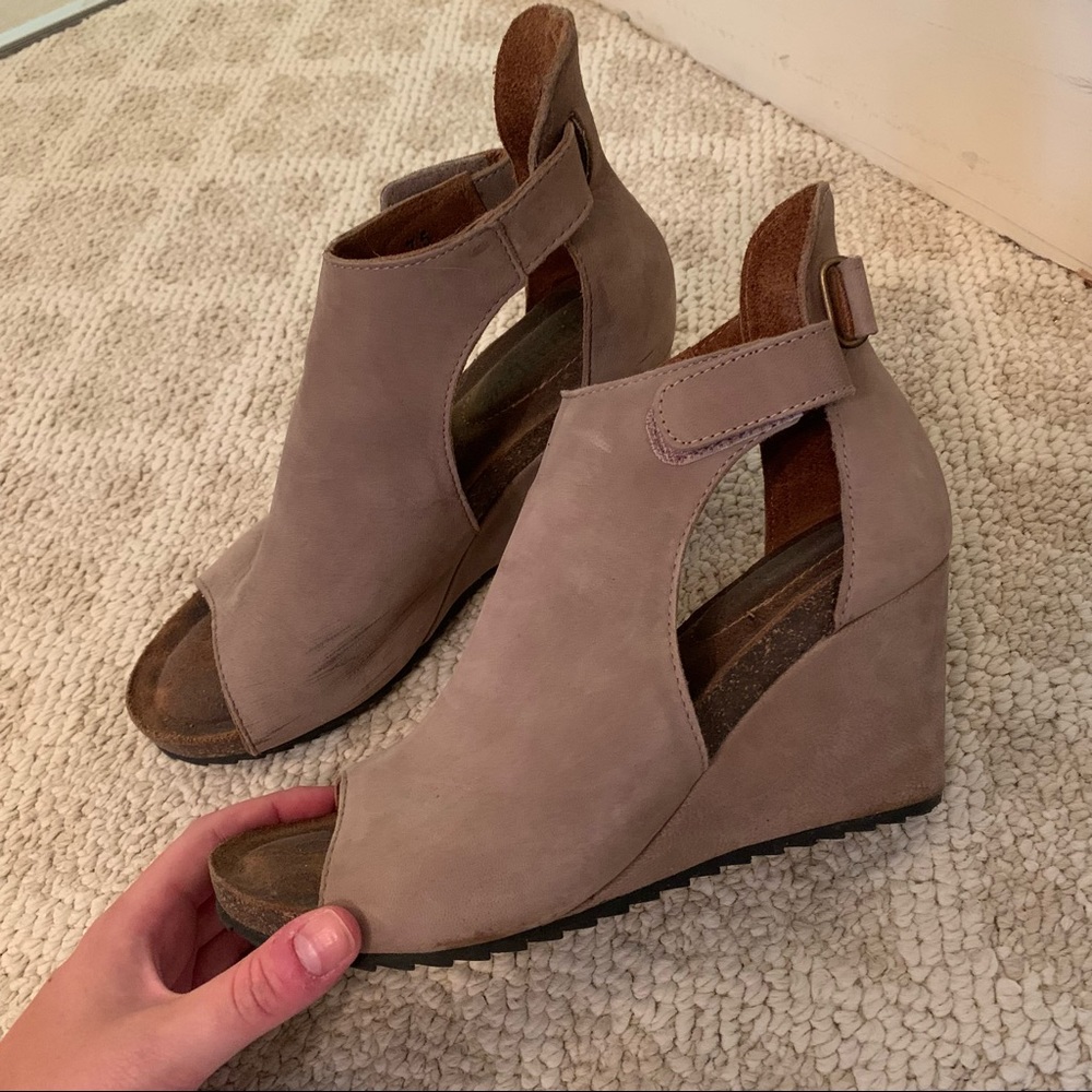 Brown Wedges